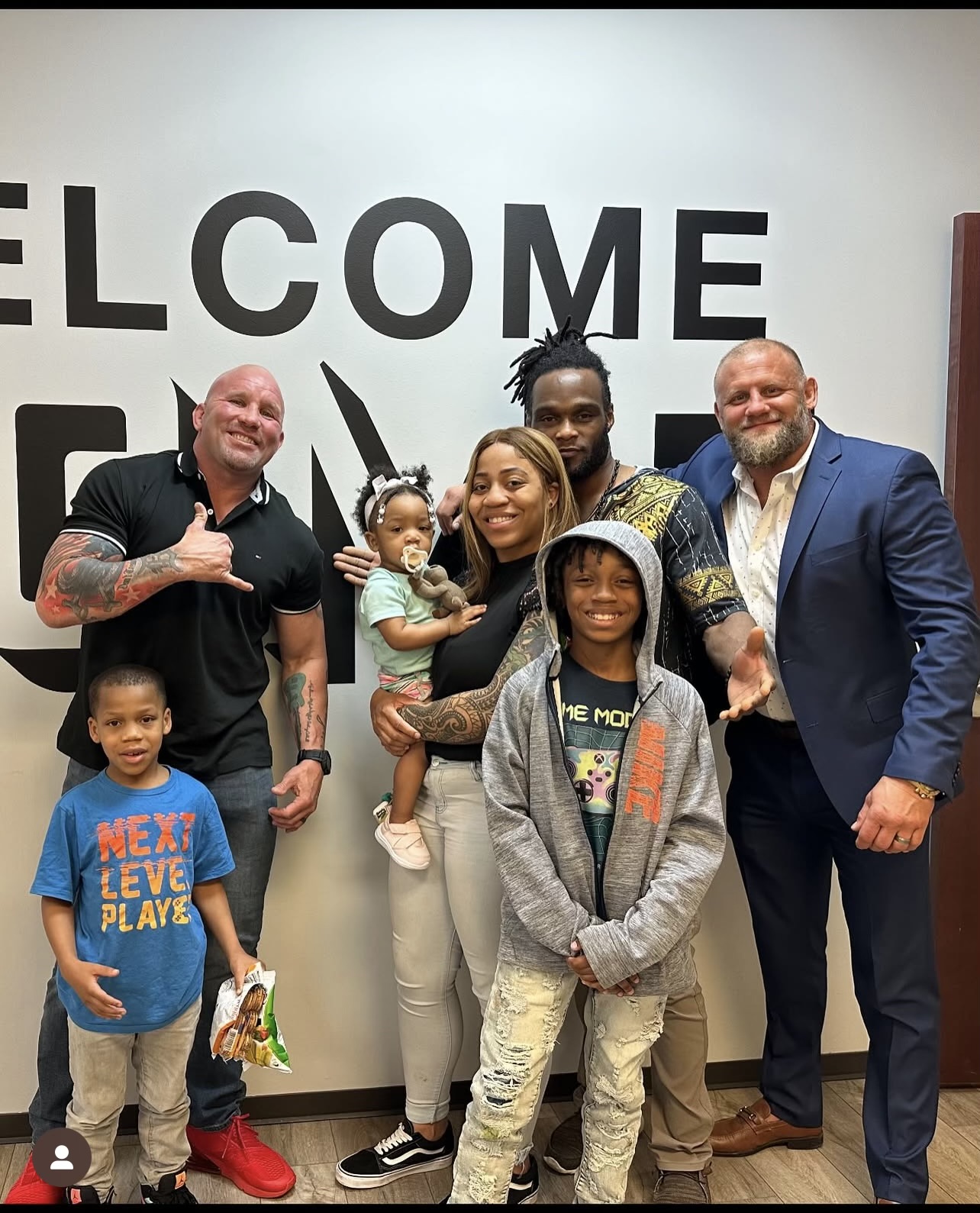 Closing-day photo with a family of clients